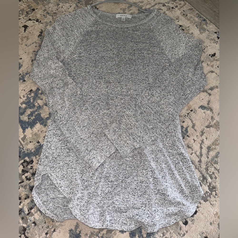 Long sleeve light weight sweater SMALL by GAZE